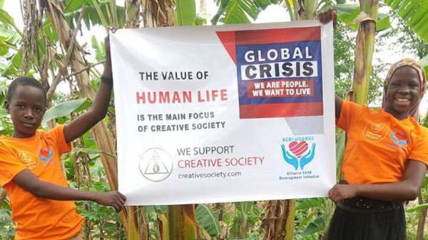 Жители Уганды поддерживают Созидательное общество