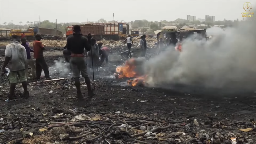 People live and work in garbage dumps endangering their lives and health