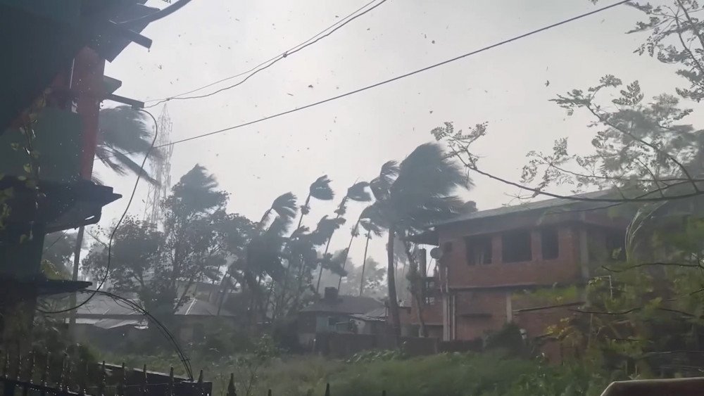 tornado v Indiji, nevihta v Indiji, poplave v Indiji