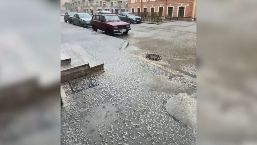 Hailstorm in St. Petersburg, cooling in St. Petersburg, rains in St. Petersburg