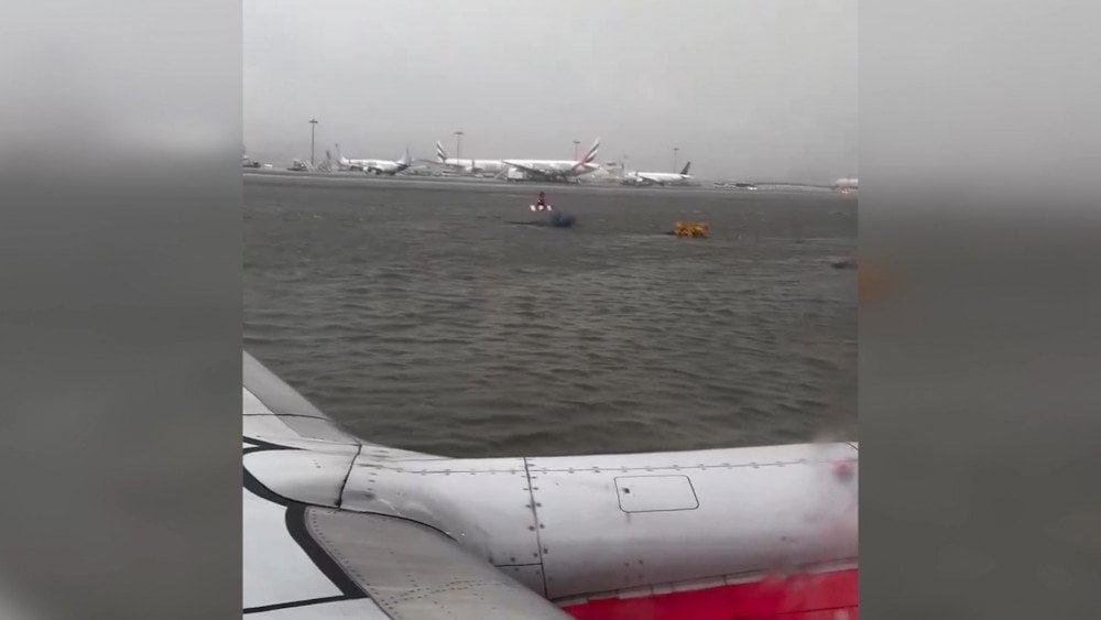 Dubai'de sel, BAE'de şiddetli yağışlar, Dubai havaalanı