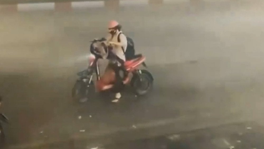 In the center and suburbs of Hanoi, up to 90 mm of rain fell. As a result, some streets were flooded, including the Vĩnh Tuy Bridge, which hampered road traffic and led to traffic jams