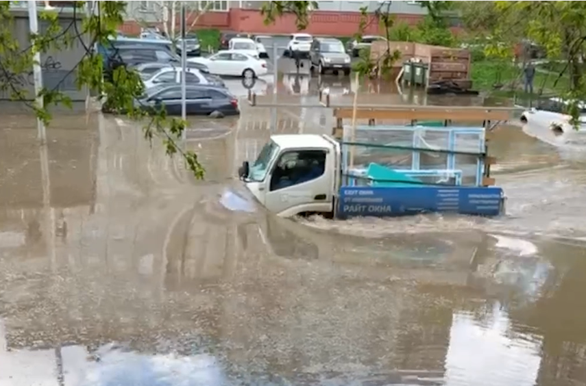 Tormenta en Novosibirsk, granizo en Siberia, huracán en Siberia, tormentas anormales en Rusia