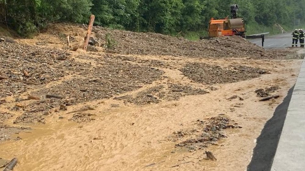 Austria bajo el agua, deslizamientos de tierra en las carreteras de Austria