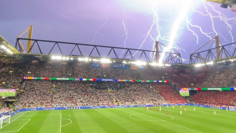 tormenta en Alemania, Eurocopa 2024, partido Alemania-Dinamarca, zona de aficionados de Stuttgart, fútbol en Alemania, Campeonato Europeo de Fútbol