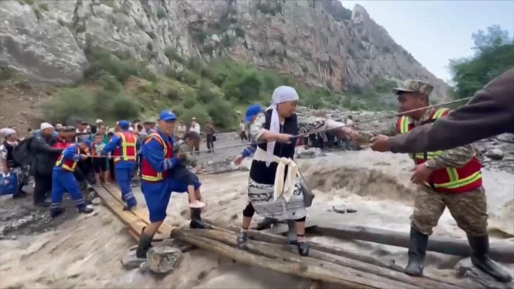 deslizamentos de terra em Abshir-Ata, área recreativa de Abshir-Ata, deslizamentos de terra no Quirguizistão, pessoas mortas em deslizamentos de terra no Quirguizistão