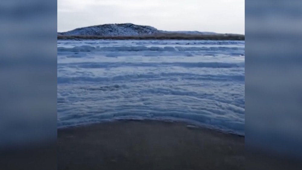 frozen sea in Argentina, sea froze in Tierra del Fuego, abnormal cold in Patagonia, snowy winter in Argentina