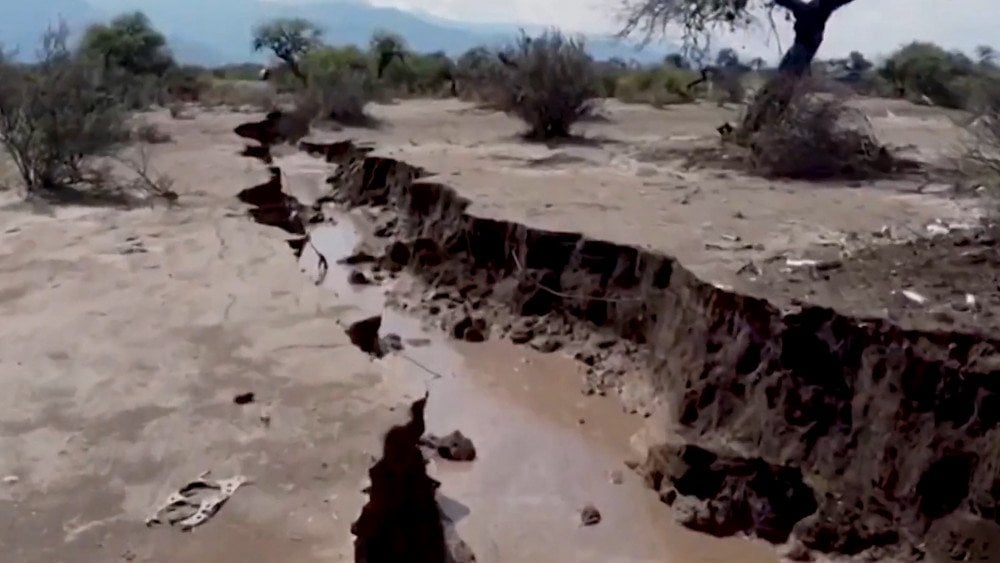 earth crack in Mexico, sinkholes in Mexico