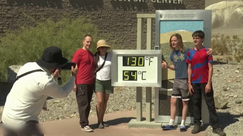 Turistas no Vale da Morte, onda de calor recorde no Vale da Morte, temperaturas recorde nos EUA