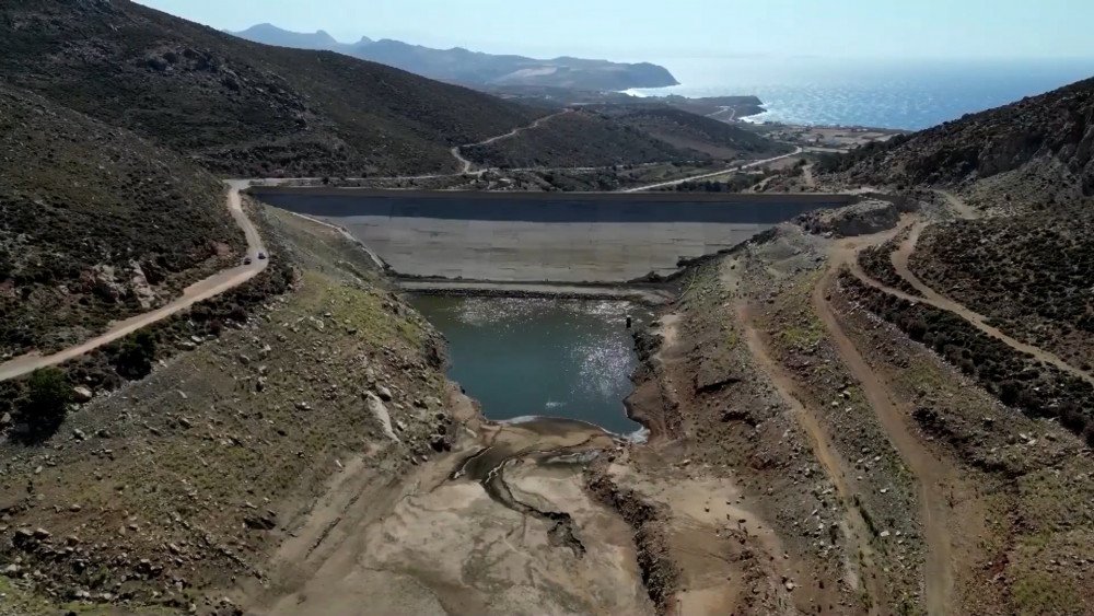 Incendies en Grèce, chaleur en Grèce, la Grèce en feu, île de Naxos, sécheresse en Grèce, pénurie d'eau en Grèce