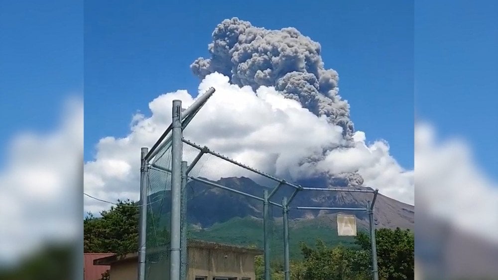 Wulkan Sakurajima, wulkany w Japonii, erupcja wulkanu Sakurajima, kaldera Aira.