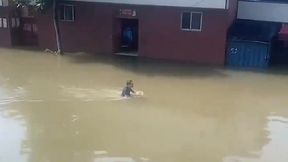 flooding in China, abnormal rains in China, rivers overflow in China