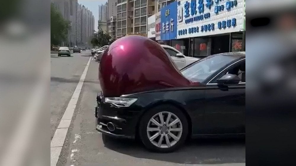 ‘pregnant’ cars in China, heat in China, the film swelled on cars in China, temperature record in China