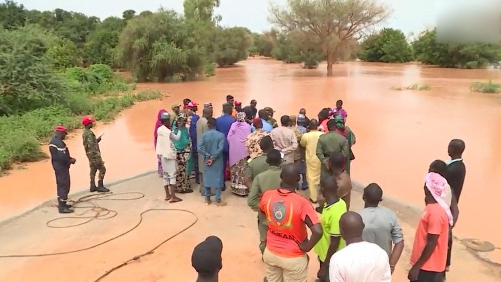 inundaciones en Nigeria, fuertes lluvias en Nigeria, dos autobuses arrastrados por las inundaciones en Nigeria.