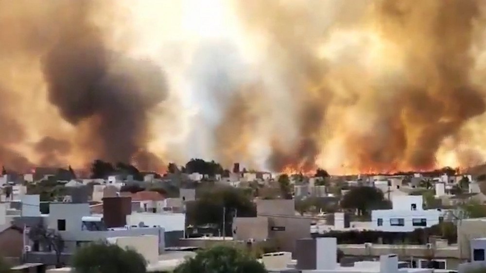 brand i Argentina, skovbrande i Córdoba, Argentina i flammer