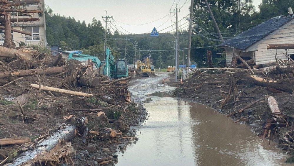 Typhoon Pulasan în Japonia, inundații în Japonia, alunecări de teren în Japonia, alunecări de teren în Ishikawa