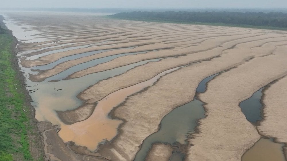 Drought in Brazil, rivers dried up in Brazil, the Amazon River has become shallow