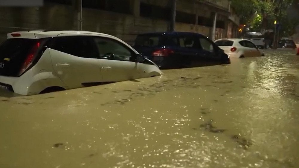 Inundações em Itália, chuvas torrenciais em Bolonha, inundações em Bolonha