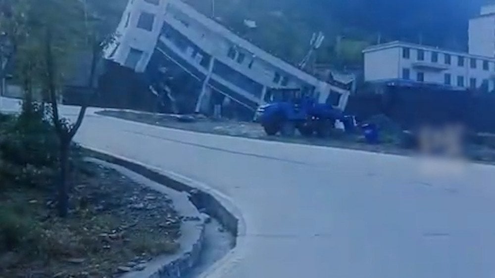 landslide in China, landslide destroys buildings in China