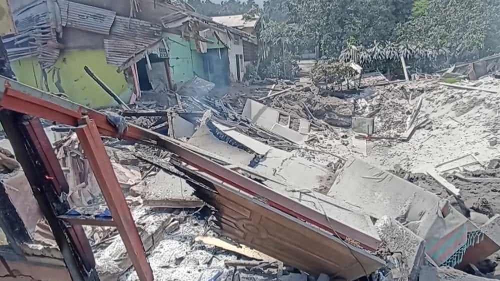 vulcão Indonésia, erupção do vulcão Lewotobi