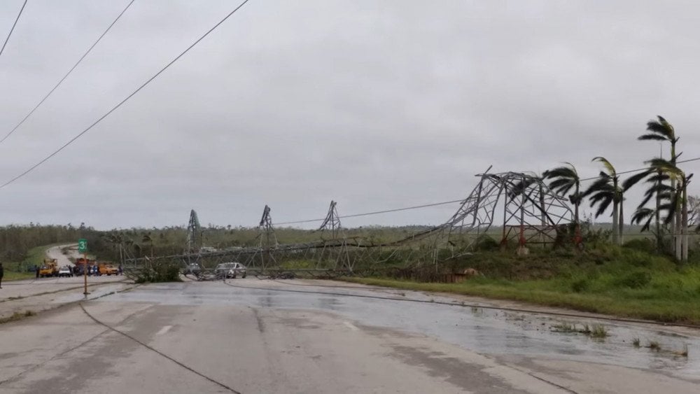 Hurikán Rafael poškodil elektrickú sieť, silný vietor Kuba, hurikán na Kube