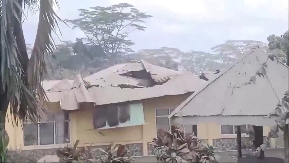 erupcia sopky Lewotobi, sopka Lewotobi Laki-Laki, erupcia sopky v Indonézii