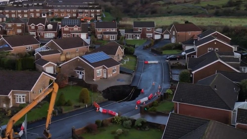 Sinkhole in the UK, sinkhole in Wales