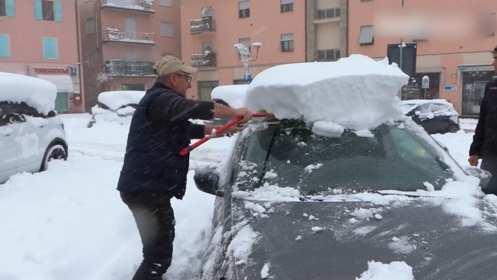 Sneženie v Taliansku, snehová búrka v Taliansku, husté sneženie v Taliansku