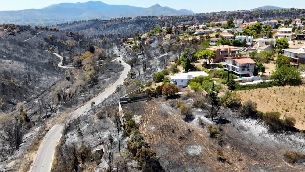 Un incendie majeur en Grèce, l'incendie de forêt s'est propagé à la ville, incendie de forêt en Grèce.