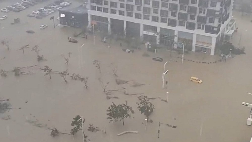 O tufão Kraton, um ciclone tropical de Taiwan.