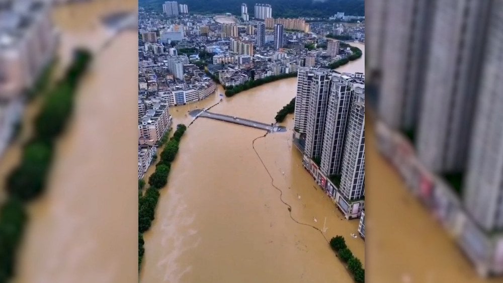 Inundații în China, orașe inundate în China, ploi torențiale în China