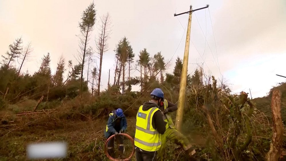 Storm in Ireland, strong winds in Ireland, Storm Éowyn