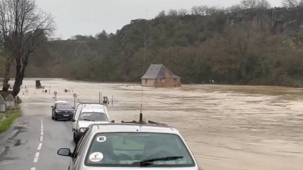 Flooding in France, Storm Herminia, severe storm in France