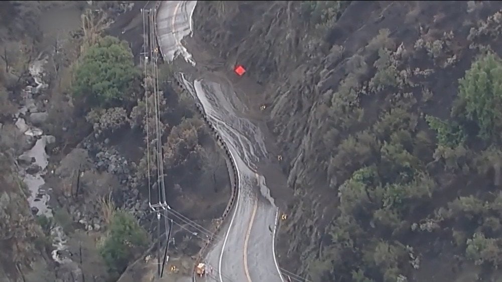 Landslide in the USA, landslide blocked the road in the USA