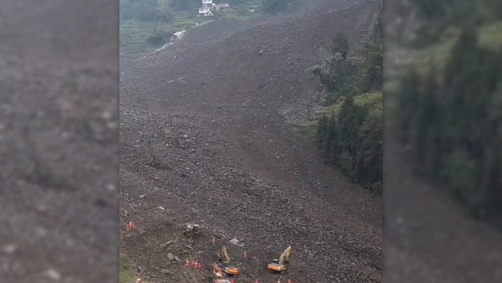 Landslide in China, landslide buries homes in China