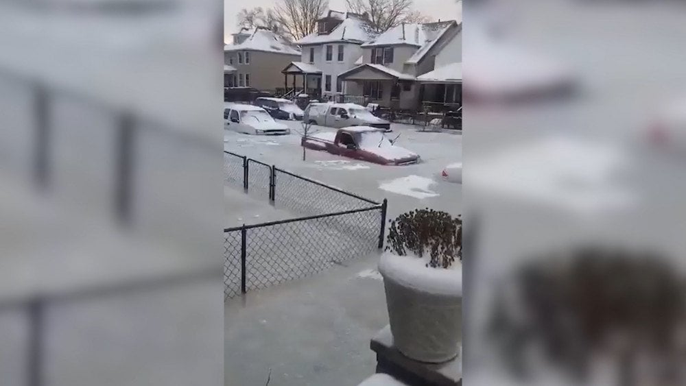 Cars frozen in ice USA, water main break Detroit, extreme cold USA