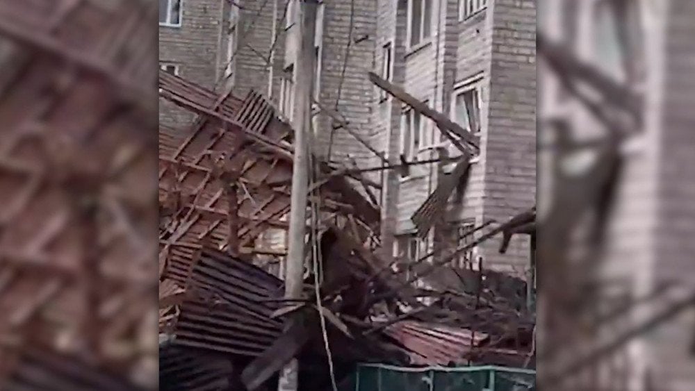 Strong wind in Russia, hurricane in Siberia, roof torn off by hurricane Russia