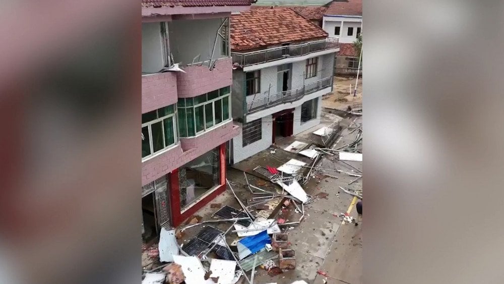 Storm in China, strong wind in China, aftermath of the storm in China