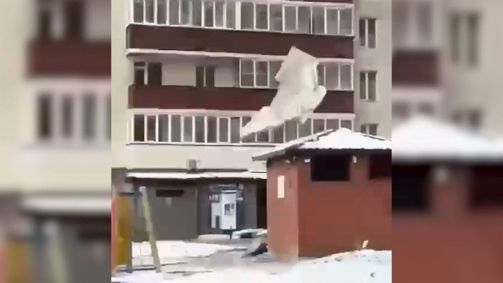 Сильный ветер в России, ураганный ветер в Новосибирске