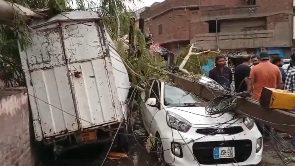 Storm in Pakistan, strong wind in Pakistan