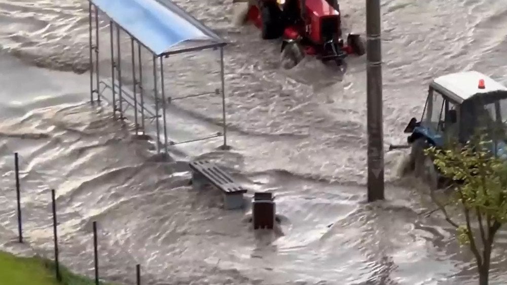 Oluja u Bjelorusiji, pljusak u Bjelorusiji, jaka kiša potopila ulice u Bjelorusiji
