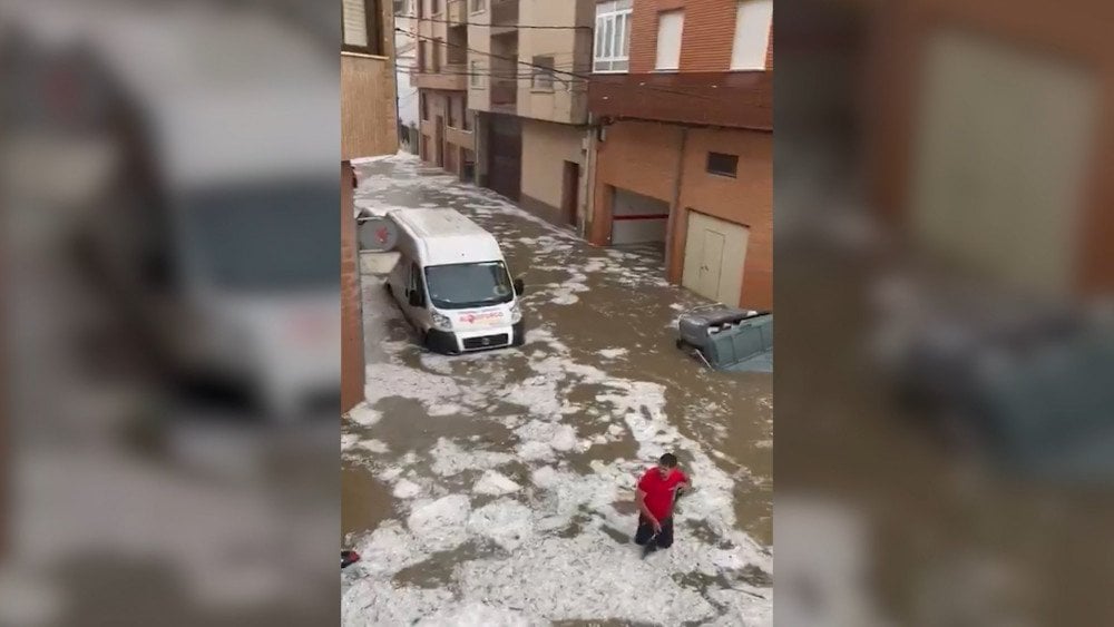 Oluja u Španiji, grad u Španiji, pljusak u Španiji