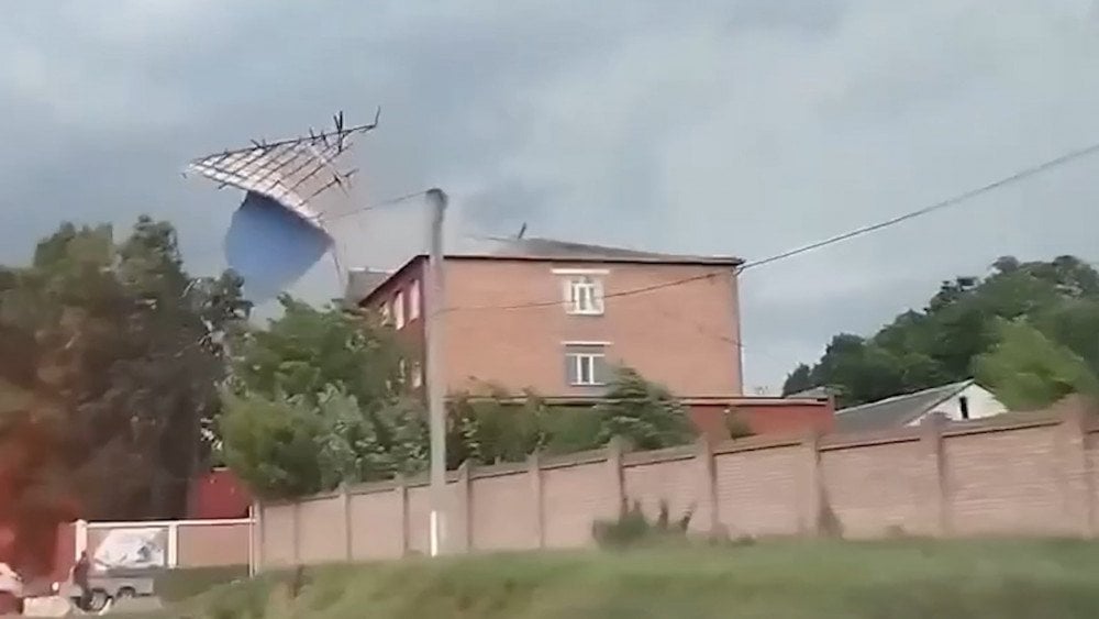 Oluja u Rusiji, jak vjetar u Rusiji, vjetar odnosi krovove u Rusiji