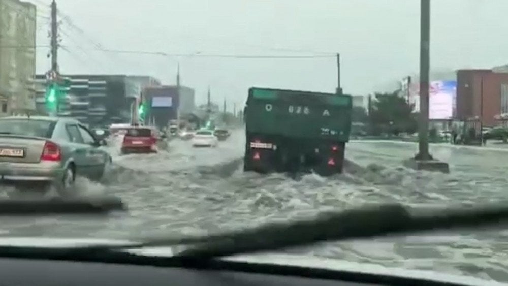 Pljusak u Rusiji, jaka kiša u Rusiji, poplavljene ulice Stavropolj