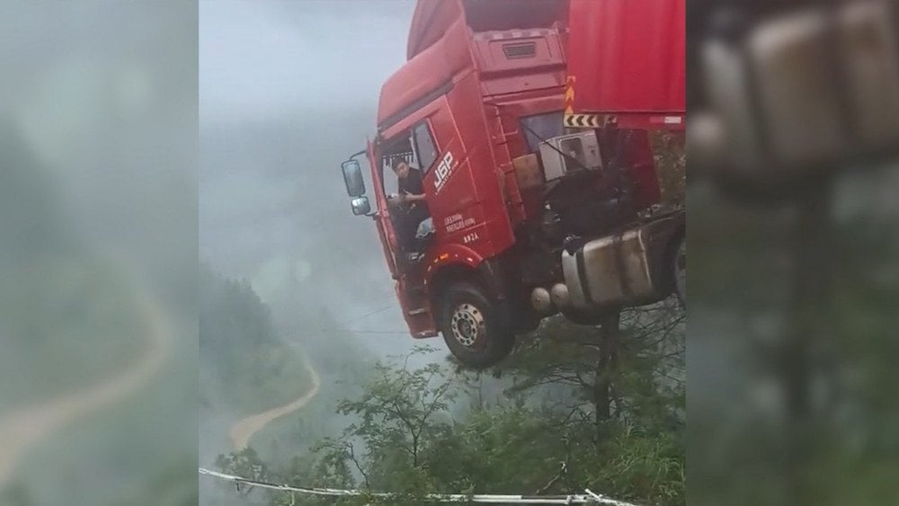 Truck hanging over an abyss in China, bridge collapse in China, heavy rain in China, rainfall in China