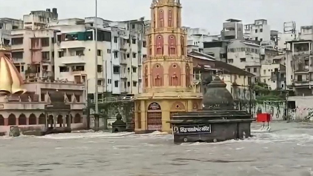 Flood in India, temples flooded in India, rains in India