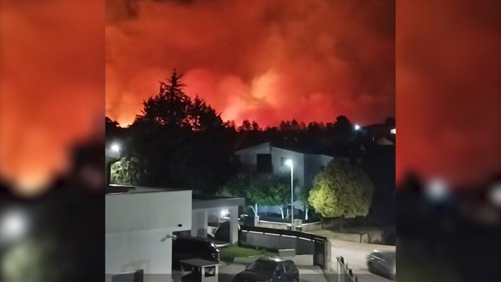 Wildfire in Bosnia and Herzegovina, wildfires in Europe, wildfire near residential areas