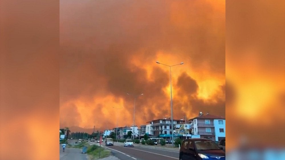 Wildfire in Turkey, natural fire in Turkey, Turkey in smoke, fire approaches residential areas