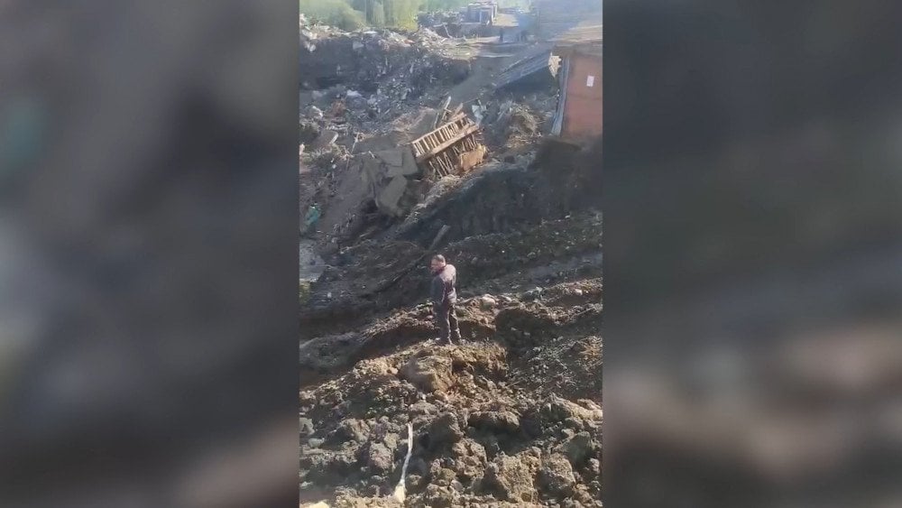 Ground collapse in Russia, sinkhole in Norilsk, pit swallowed garages in Norilsk