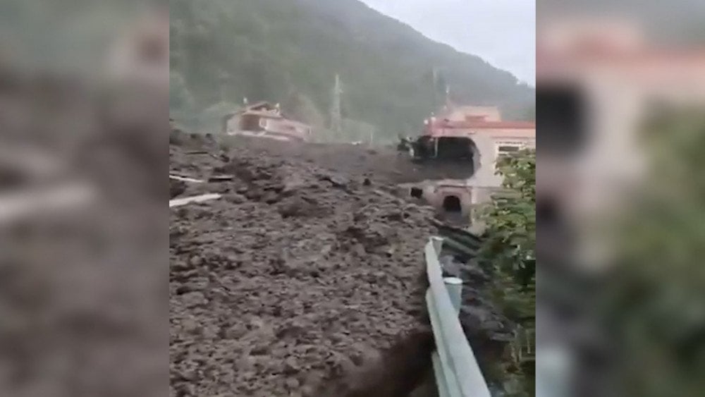 Селевой поток в Китае, сель в Китае, сель сошёл на деревню в Китае